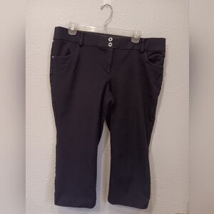 Alfani black elastic waist capri 16p